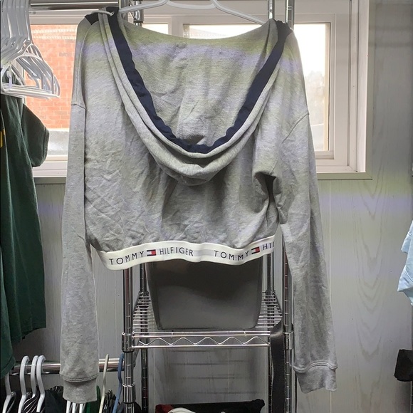 Tommy Hilfiger Crop Sweater - Picture 2 of 3